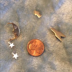 Avon Jewelry - š 6 items $25! Bundle me! Vintage Avon pins. Avon Jewelry - š 6 items $25! Bundle me! Vintage Avon pins.